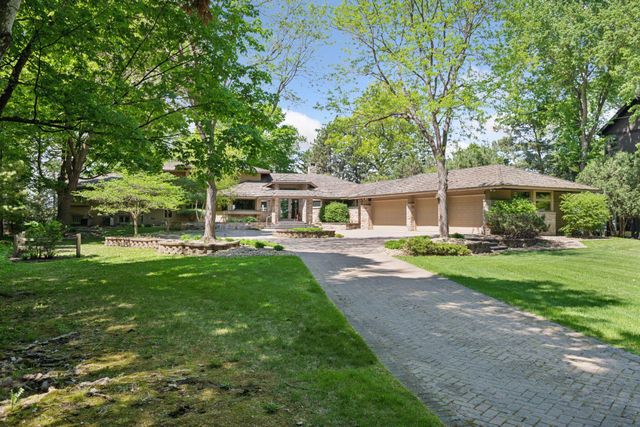 28235 Boulder Cir, Shorewood, MN 55331