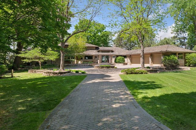 28235 Boulder Cir, Shorewood, MN 55331