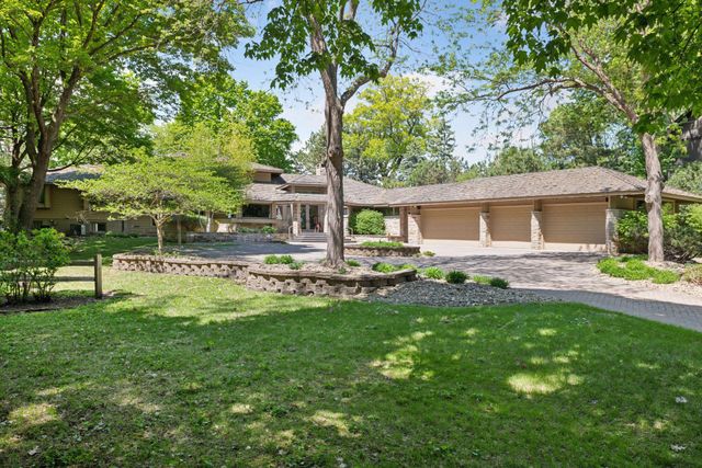 28235 Boulder Cir, Shorewood, MN 55331