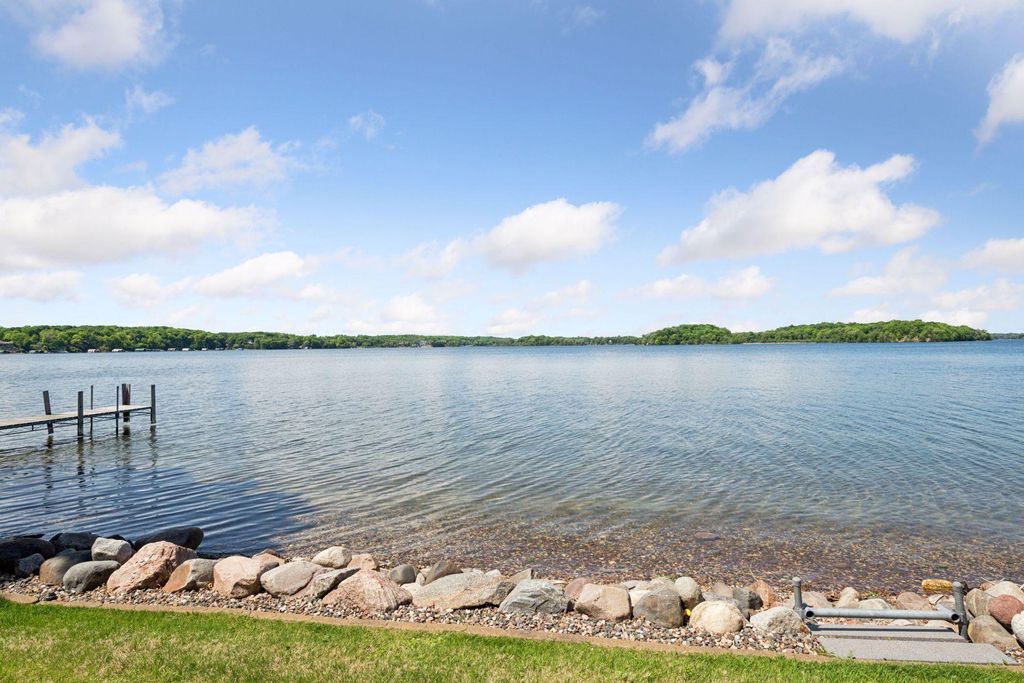 28235 Boulder Cir, Shorewood, MN 55331 — photo 2