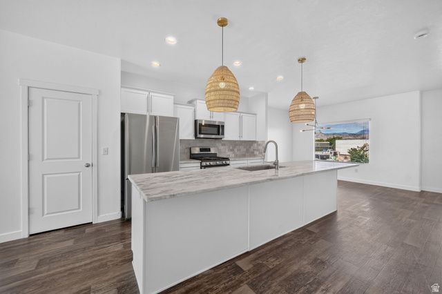 662 W KOINS WAY, Bluffdale, UT 84065