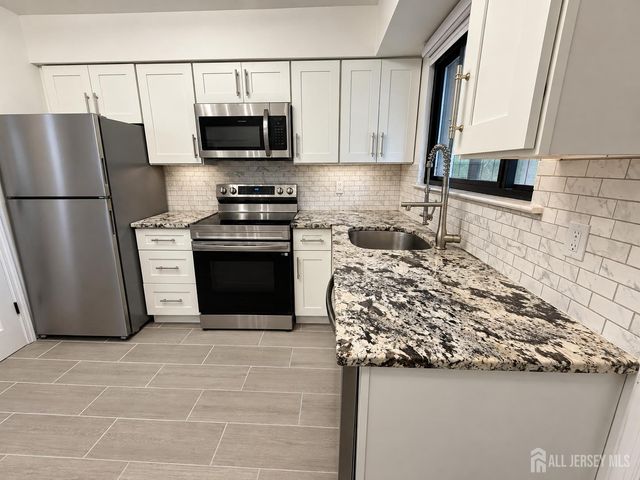 324 Gill Lane 1J, Iselin, NJ 08830