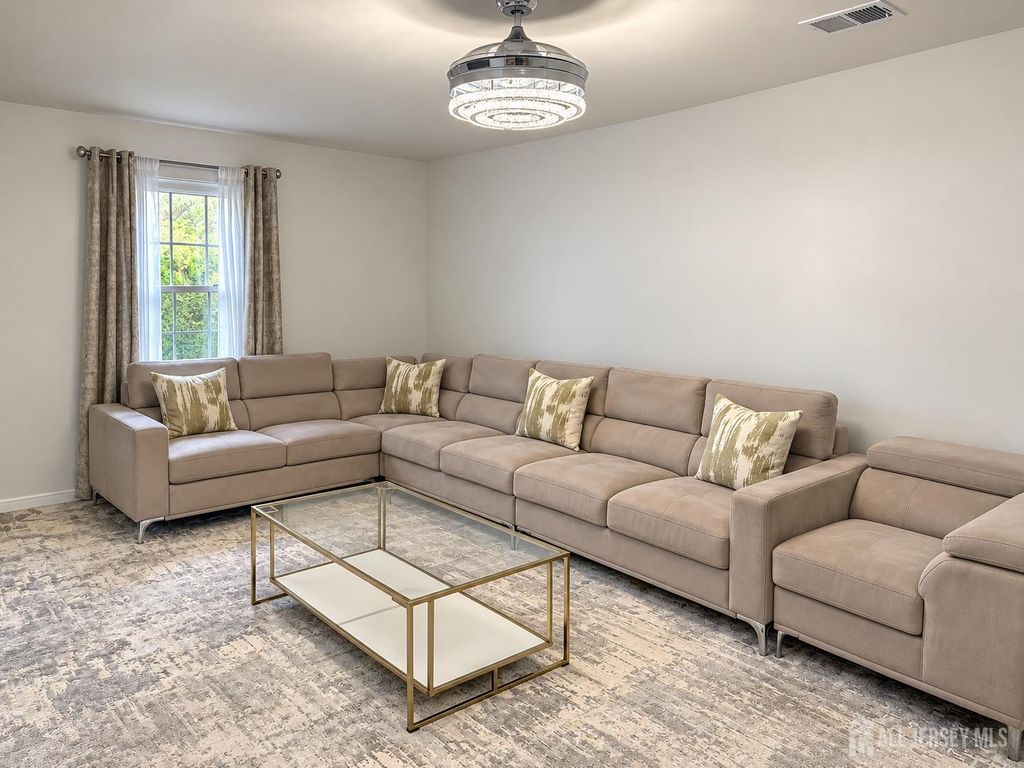 324 Gill Lane 1J, Iselin, NJ 08830