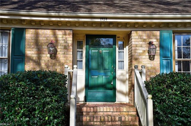 1924 Grayfalcon DR, Norfolk, VA 23518