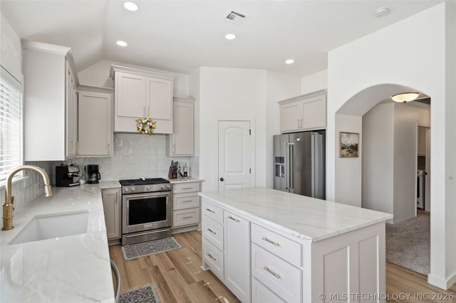 5963 E 137th Street North, Collinsville, OK 74021