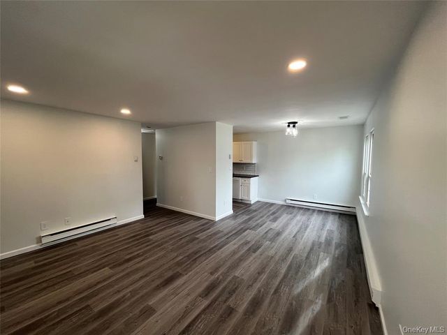 51 Whalers Cove, Babylon, NY 11702