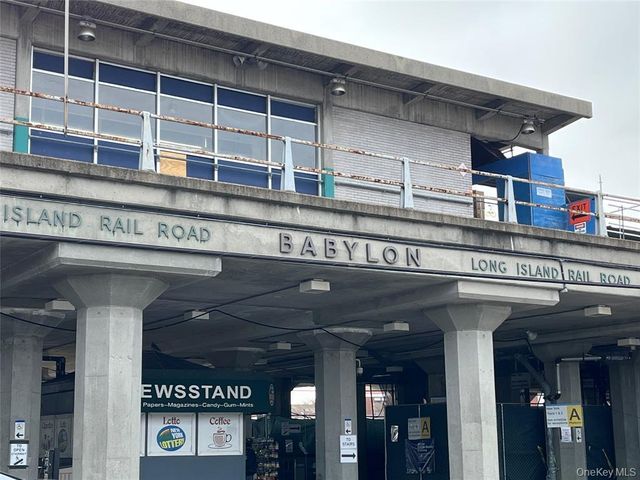 51 Whalers Cove, Babylon, NY 11702