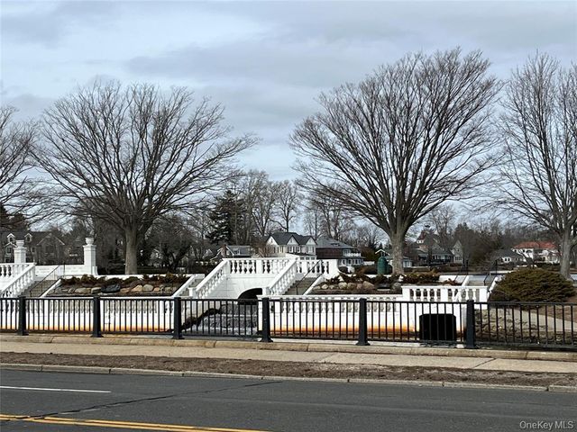 51 Whalers Cove, Babylon, NY 11702