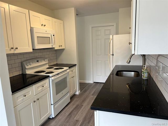 51 Whalers Cove, Babylon, NY 11702