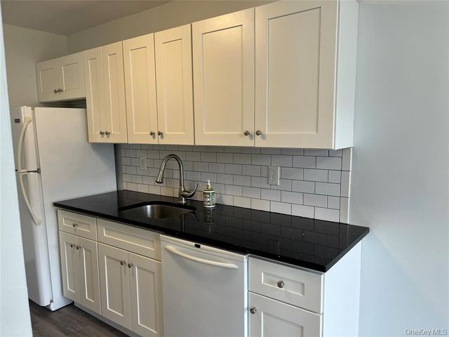 51 Whalers Cove, Babylon, NY 11702