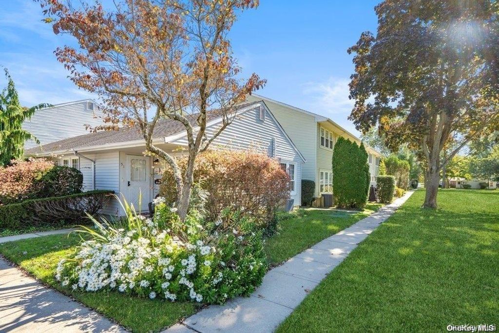 51 Whalers Cove, Babylon, NY 11702