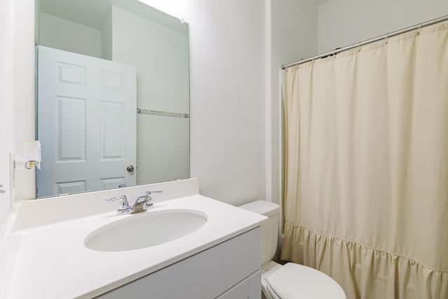 1620 Holly Lake DR, Leander, TX 78641