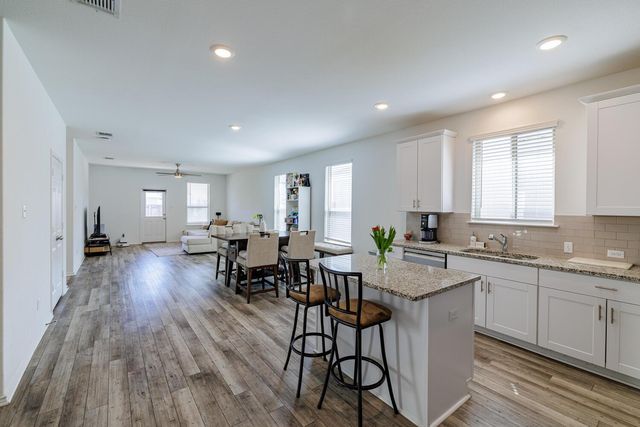 1620 Holly Lake DR, Leander, TX 78641