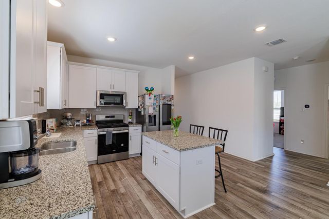 1620 Holly Lake DR, Leander, TX 78641