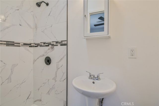 8511 Maie, Los Angeles, CA 90001