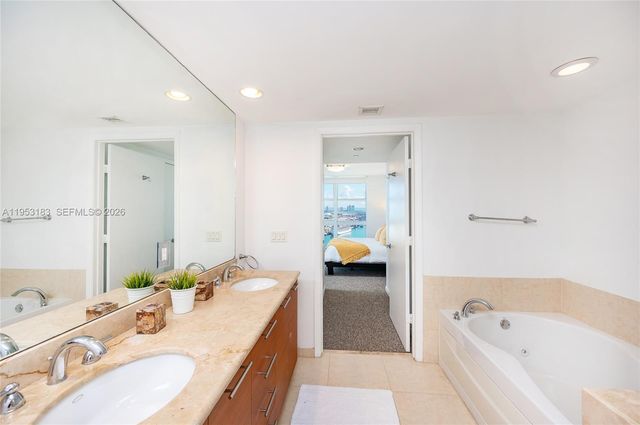 50 Biscayne Blvd 4104, Miami, FL 33132