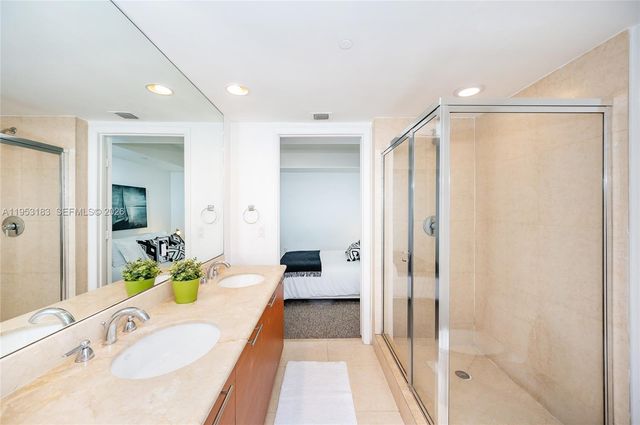 50 Biscayne Blvd 4104, Miami, FL 33132