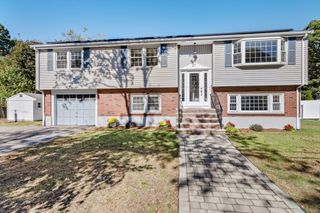 27 Susan Dr, Saugus, MA 01906
