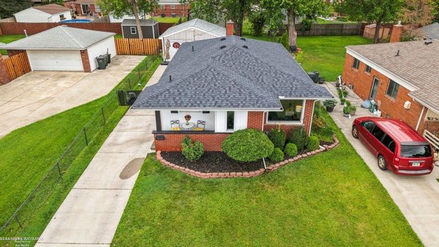 22731 Visnaw Street, St Clair Shores, MI 48081