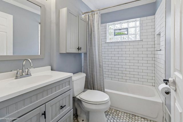 22731 Visnaw Street, St Clair Shores, MI 48081