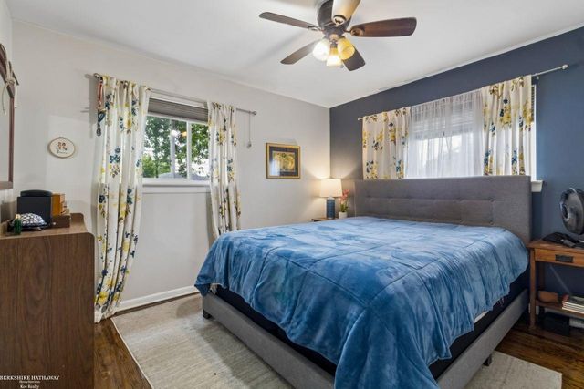 22731 Visnaw Street, St Clair Shores, MI 48081