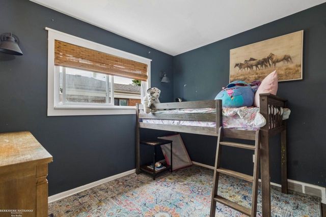 22731 Visnaw Street, St Clair Shores, MI 48081