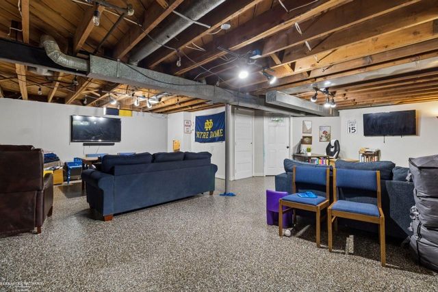 22731 Visnaw Street, St Clair Shores, MI 48081