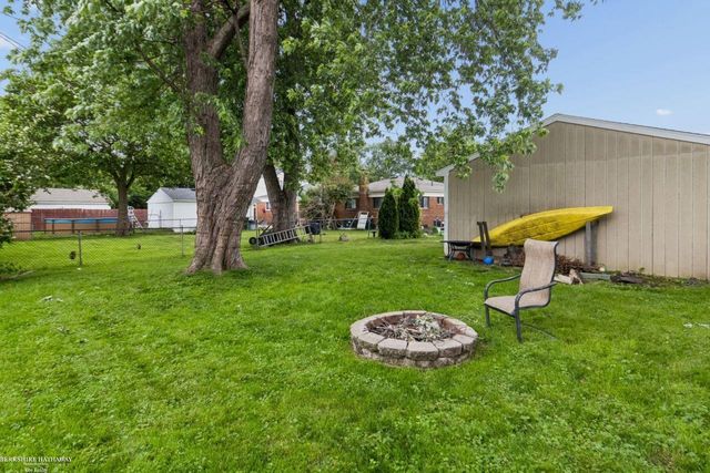 22731 Visnaw Street, St Clair Shores, MI 48081