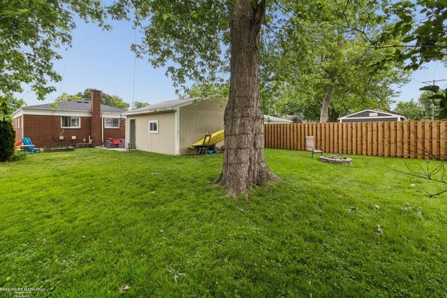 22731 Visnaw Street, St Clair Shores, MI 48081