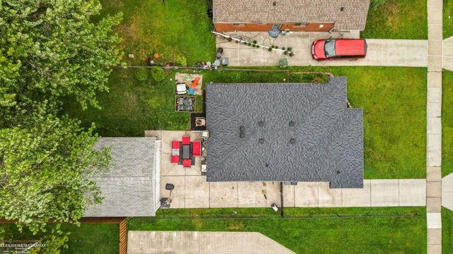 22731 Visnaw Street, St Clair Shores, MI 48081