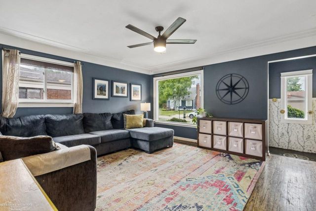 22731 Visnaw Street, St Clair Shores, MI 48081