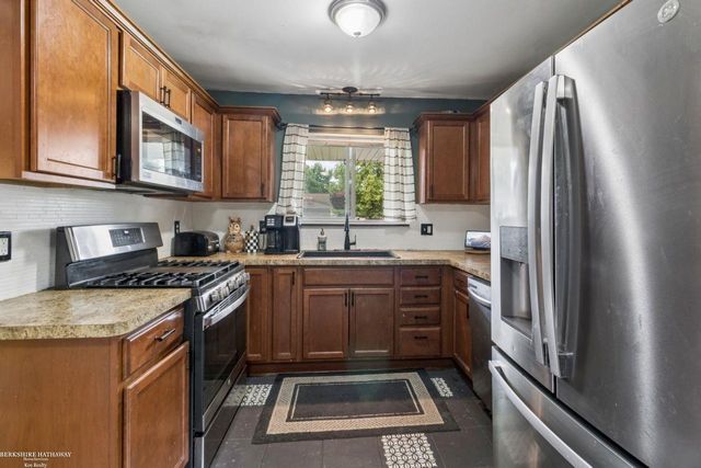 22731 Visnaw Street, St Clair Shores, MI 48081