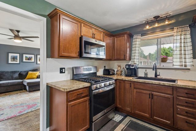 22731 Visnaw Street, St Clair Shores, MI 48081