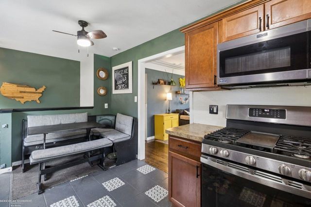 22731 Visnaw Street, St Clair Shores, MI 48081