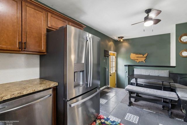 22731 Visnaw Street, St Clair Shores, MI 48081