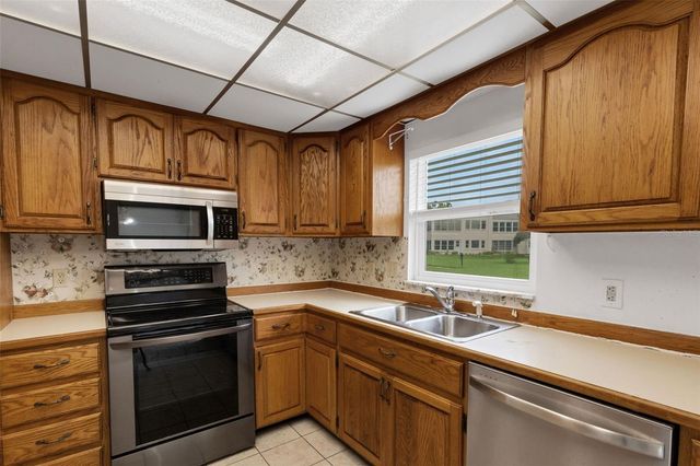114 FERNWOOD CIRCLE 114, Seminole, FL 33777