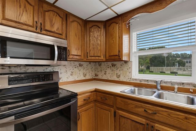 114 FERNWOOD CIRCLE 114, Seminole, FL 33777
