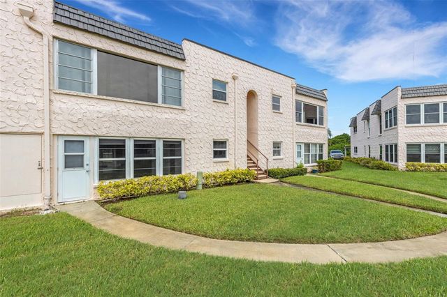 114 FERNWOOD CIRCLE 114, Seminole, FL 33777