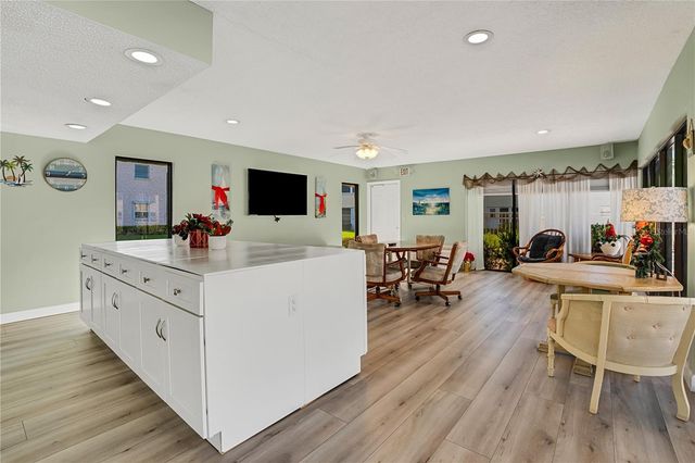 114 FERNWOOD CIRCLE 114, Seminole, FL 33777
