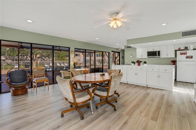 114 FERNWOOD CIRCLE 114, Seminole, FL 33777