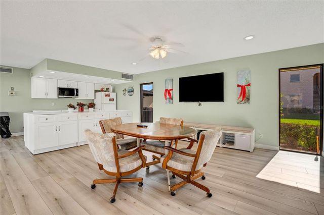 114 FERNWOOD CIRCLE 114, Seminole, FL 33777