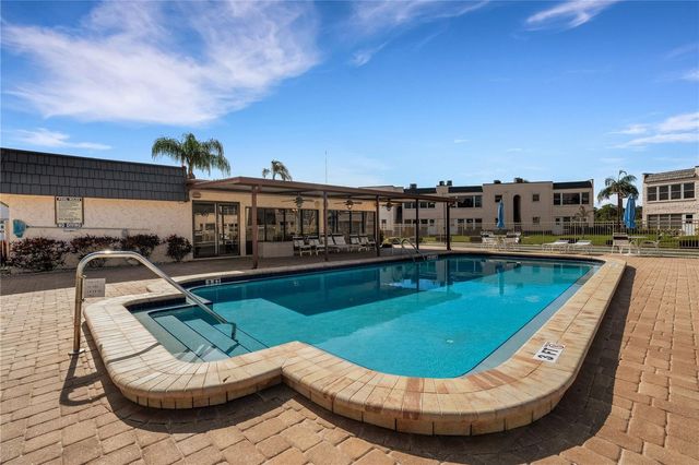 114 FERNWOOD CIRCLE 114, Seminole, FL 33777