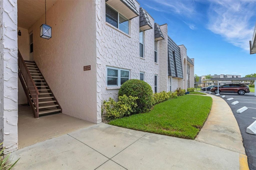 114 FERNWOOD CIRCLE 114, Seminole, FL 33777