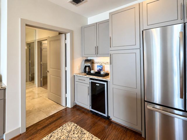 1400 Mckinney Street 1303, Houston, TX 77010