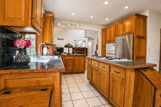 643 N 50 W, Valparaiso, IN 46385