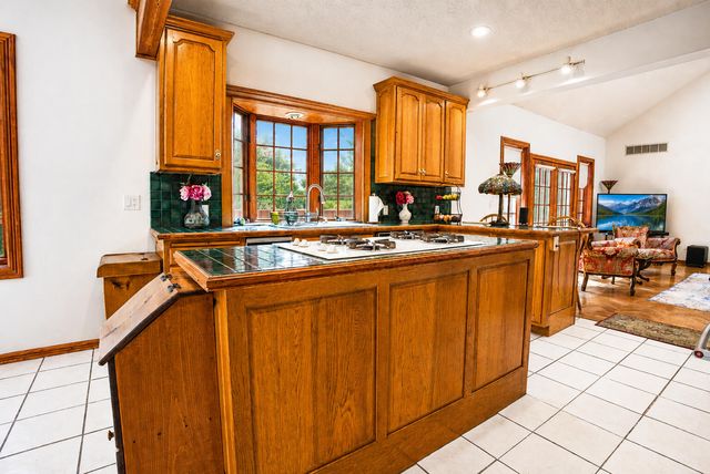 643 N 50 W, Valparaiso, IN 46385