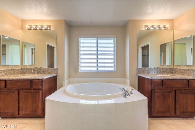 933 Wagner Valley Street, Henderson, NV 89052