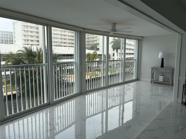 3101 NE 47th Ct 303, Fort Lauderdale, FL 33308