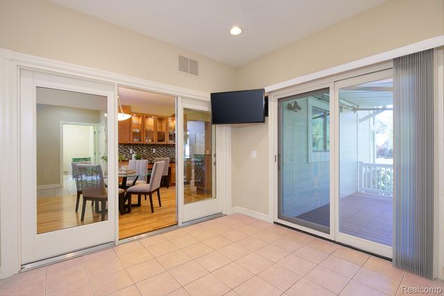 5565 Ford Road, Commerce Charter Township, MI 48382