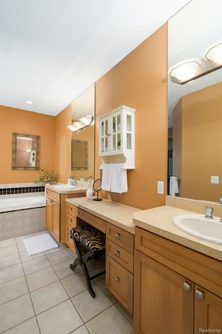 5565 Ford Road, Commerce Charter Township, MI 48382